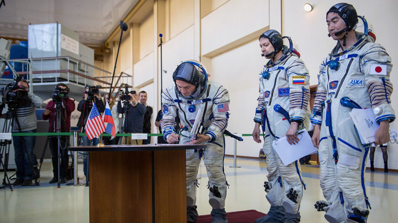 SS Astronauts Must Learn Russian. Russian language is a language of space.